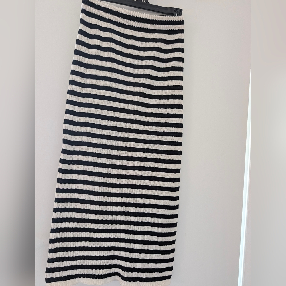 Zara Black and White Striped Knit Casual Skirt